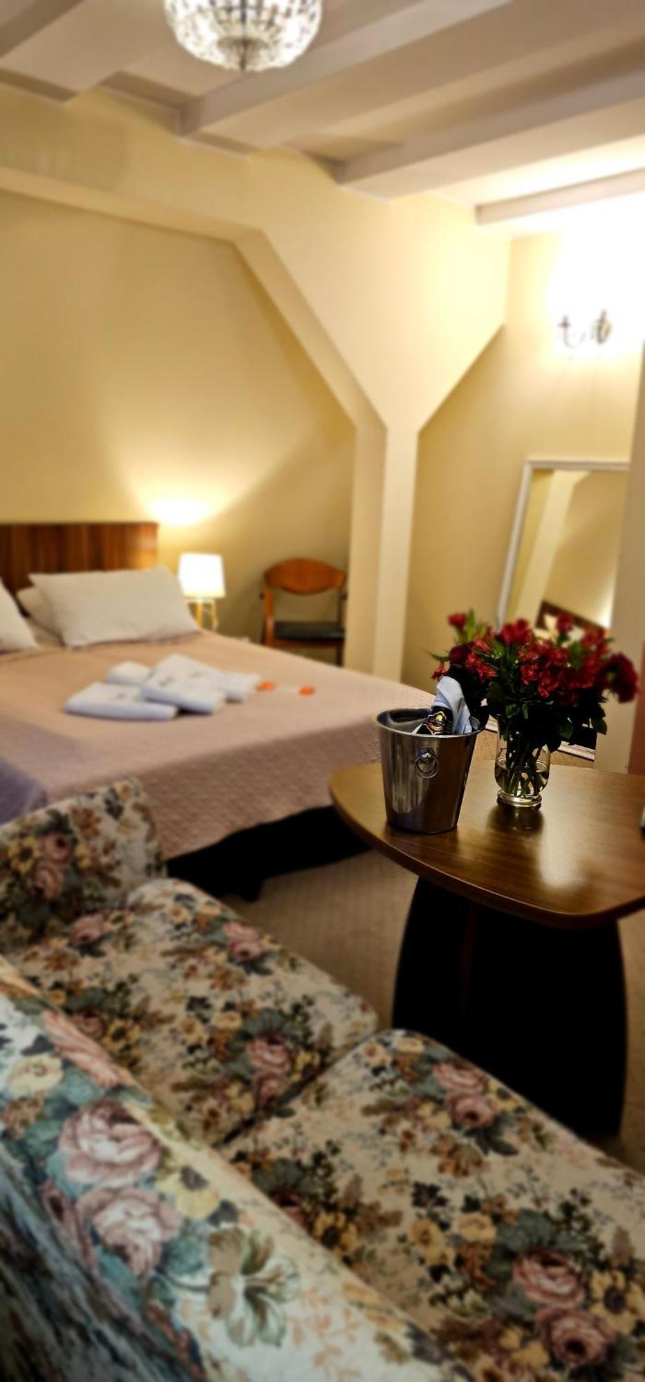 Hotel Siesta Свебодзин Экстерьер фото