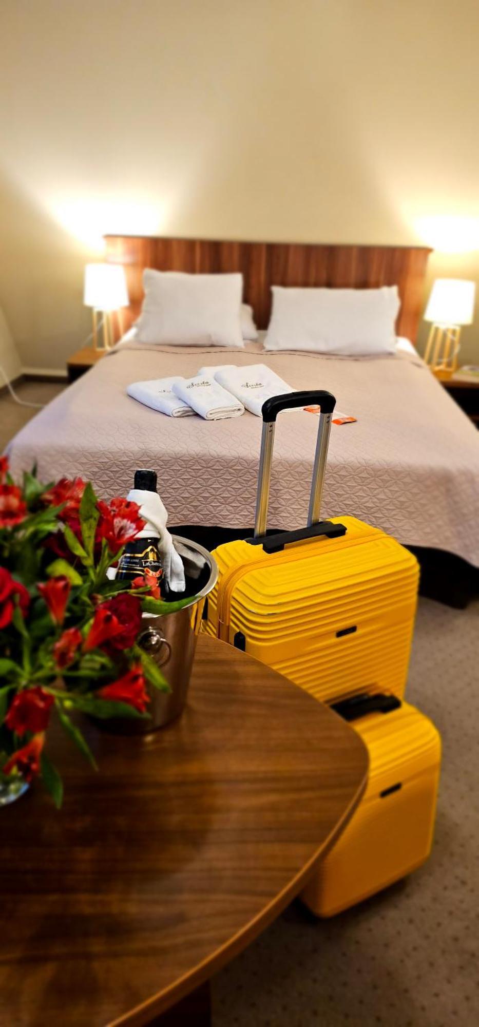 Hotel Siesta Свебодзин Экстерьер фото