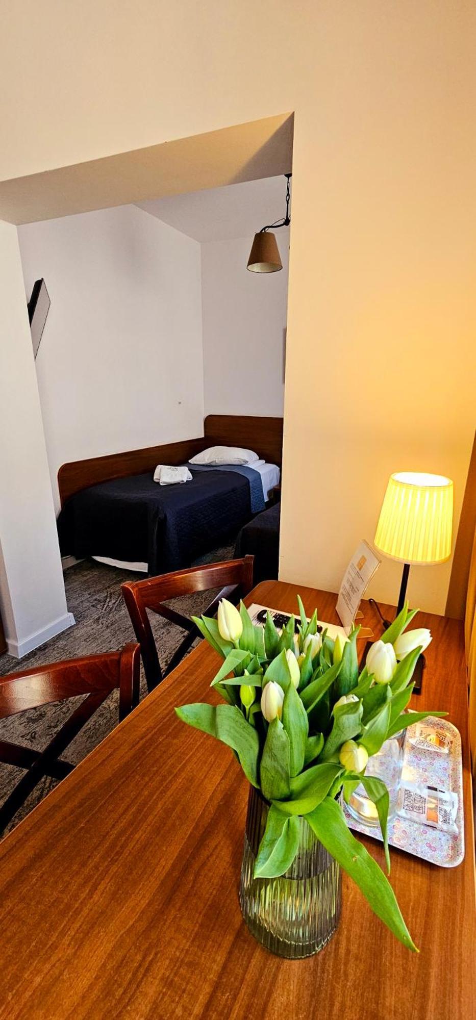 Hotel Siesta Свебодзин Экстерьер фото