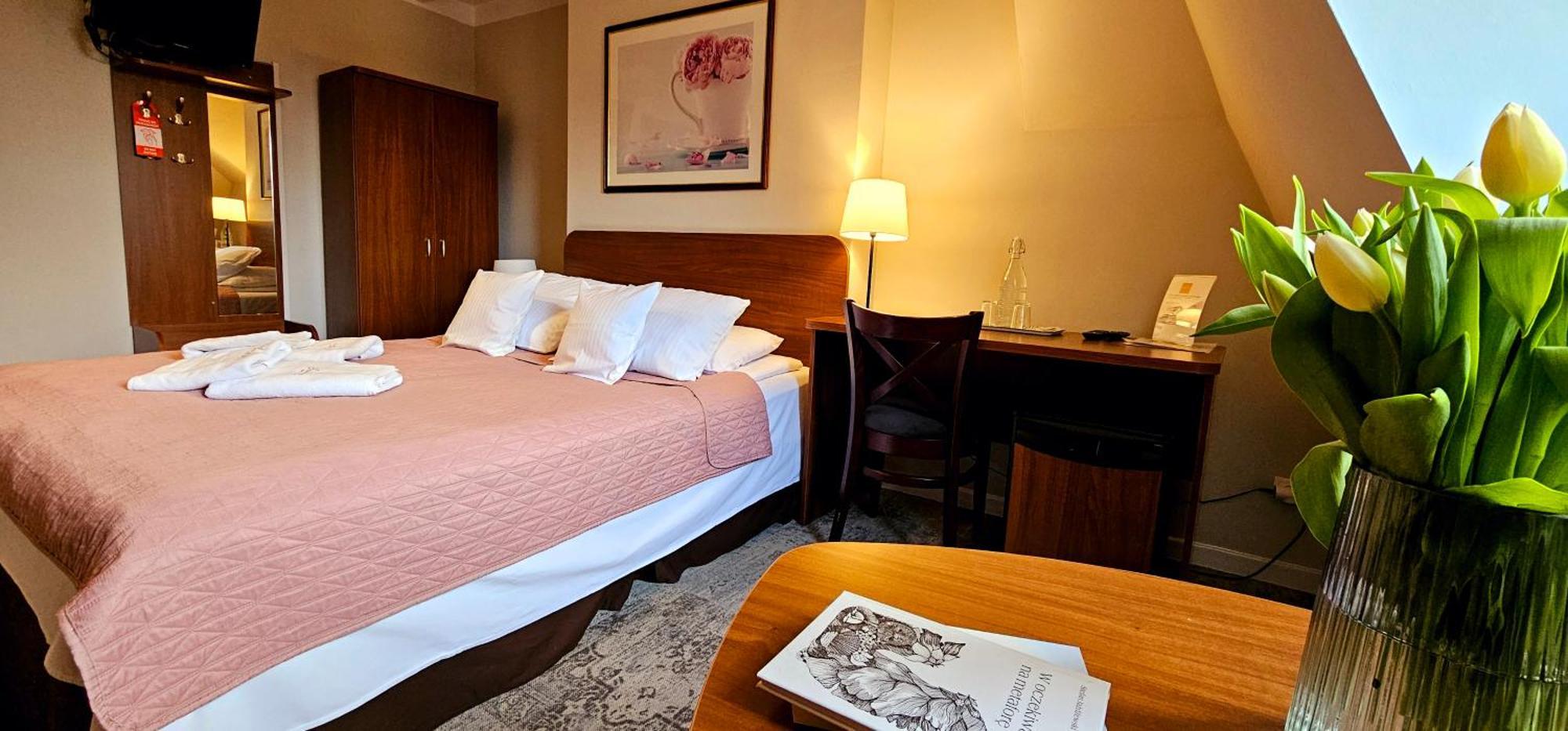 Hotel Siesta Свебодзин Экстерьер фото